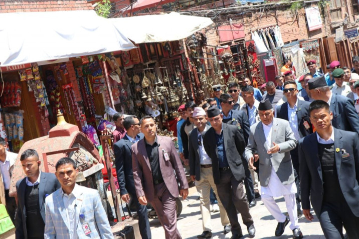 राष्ट्रपतिले  भक्तपुर दरबारलगायतका ऐतिहासिक सम्पदाको अवलोकन गदै