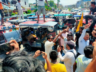  विराटनगरमा प्रशासनले लोकमार्ग क्षेत्रमा सिटी सफारी चलाउन रोके पछि चालकले चक्का जाम गरे