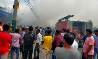  मुनालपथको एक पसलमा आगलागी 