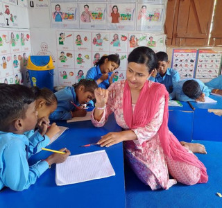 सुधा गौतम एक स्कुलमा १० वर्षदेखि शिक्षिकाको रुपमा कार्यरत छिन्, उनी कान सुन्दिनन्