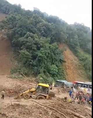 झ्याप्लेखोलामा पहिरोमा १४ जनाको शव फेला,पहिचान खुल्न बाकी.....