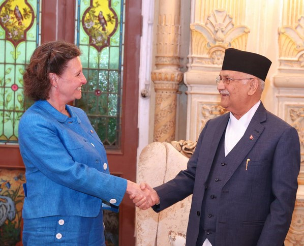 नेपालका लागि अस्ट्रेलियाका राजदूत जोनटन र प्रधानमन्त्री ओलीबिच  शिष्टाचार भेट