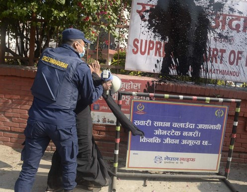बिनु यादव सर्वोच्च अदालतको गेटबाट पक्राउ