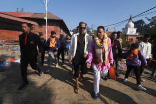 शिखर धवनसहित कर्णाली याक्सका खेलाडीहरूले पशुपतिनाथको दर्शन गरे