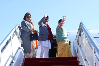 प्रधानमन्त्री ओली  स्वदेश फर्किदै