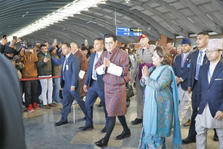 भुटानी राजा जिग्मे खेसार नाम्ग्याल वाङचुक अनौपचारिक भ्रमणका सिलसिलामा  नेपाल