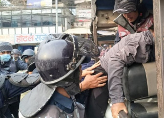 गृहजिल्लामा प्रधानमन्त्री ओलीलाई  पहिचानवादीहरूको  प्रदर्शन