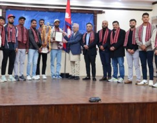 एनपिएलको उपाधि विजेता जनकपुर बोल्ट्सका खेलाडी तथा व्यवस्थापकलगायतलाई  प्रधानमन्त्री ओलीको बधाईसहित सम्मान 
