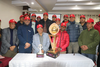 मदन भण्डारी गोल्ड कप भलिबलको ट्रफी सार्वनजिक