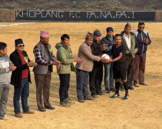 खोप्लाङमा हिजोदेखि राजु तथा सन्देश स्मृति दोस्रो खुल्ला सेभेन ए साइड फुटबल प्रतियोगिता सुरु