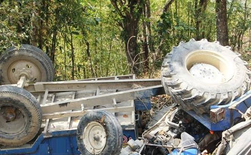 अर्बेनीबाट बिसौनातर्फ गइरहेको ट्रयाक्टर अनियन्त्रित भई दुर्घटना हुदा एक जनाको मृत्यु 
