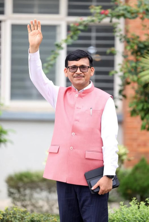  पार्टीले भूगोलको जिम्मेवारी दिइए पछि मल्लले अध्यक्ष ‘प्रचण्ड’को स्वकीय सचिव छाडेए 
