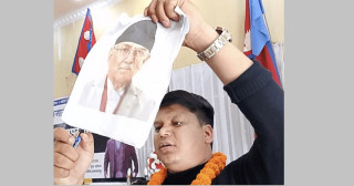 पूर्वप्रधानमन्त्री प्रचण्डको फोटो जलाउने राप्रपाका नेता बम पक्राउ