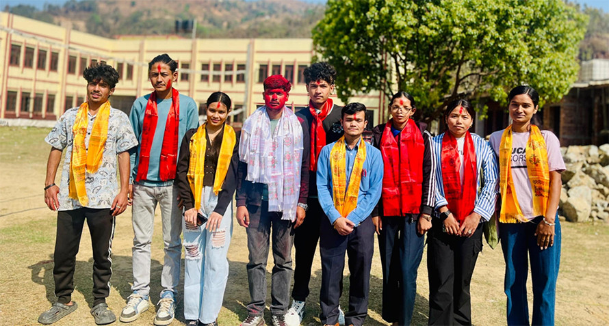 आदर्श बहुमुखी क्याम्पस  धादिङमा  अखिल क्रान्तिकारीले  आफै स्ववियु गठन ग¥यो