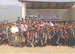 सिद्धेश्वर माध्यमिक विद्यालयका विद्यार्थी र शिक्षकलाई पोसाक वितरण