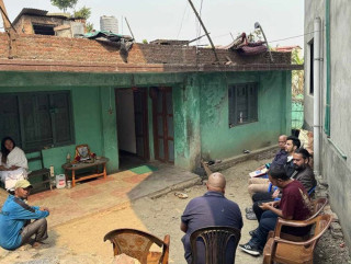    मेयर  साहले तीनकुने घटनामा ज्यान गुमाएका महर्जन र रजकका परिवारालाई भेटे, निष्पक्ष छानबिनको माग   
