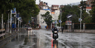काठमाडौं उपत्यकामा सामान्य वर्षा, लागेको तुवाँलो पनि क्रमिक रुपमा हट्दै