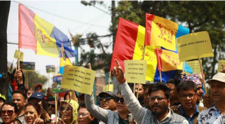 राप्रपाले गिरफ्तार भएका पार्टीका नेताहरूको रिहाइको माग गर्दै आज  बबरमहमा  प्रदर्शन गर्दै