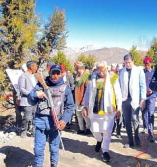 भारतका आवासमन्त्री मनोहरलाल मुक्तिनाथ पुगे