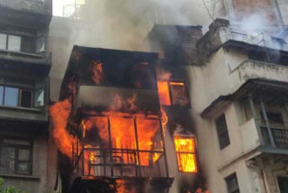 न्यूरोडको  मखन गल्लीमा आगलागी हुँदा एक जनाको मृत्यु