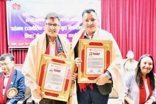  ६१ औं विद्यार्थी दिवसको अवसरमा  एकीकृत समाजवादी अनेरास्ववियूका दुई नेता सम्मानीत, पूर्व अध्यक्ष  ढुङ्गेल र  अध्यक्ष  पराजुली