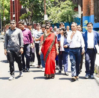 महानगर उपप्रमुख  डंगोलको नेतृत्वमा कालोपत्र सडक  अनुगमन
