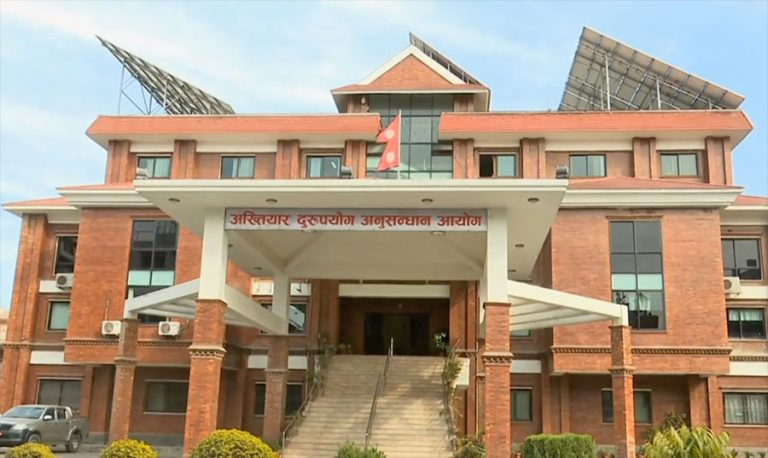 जसपाका संसादको घरमा अख्तियार आयोग छापा मार्दै 
