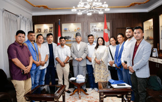 सहमतिमै नेतृत्व टुङ्ग्याउनका लागि वाईसीएल नेताहरु पार्टी अध्यक्षको निवास पुगे 