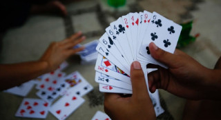  सामाखुसीबाट  जुवातास खेलेको आरोपमा  ९ पक्राउ 