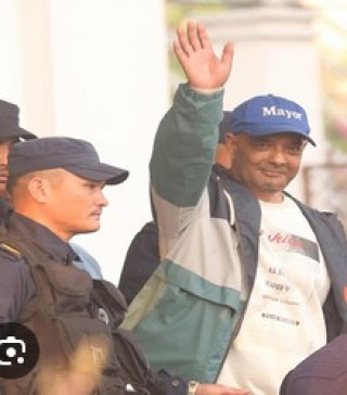 राप्रपाका महामन्त्री डा. राणा  जिल्ला अदालतमा हाजिर हुदै 