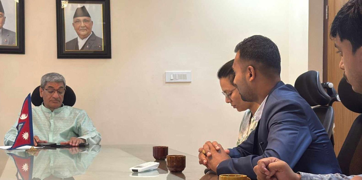 आफनो फेस्बुकमा अल बिदा लेखेर सम्पर्कबिहिनि भएका श्रेष्ठ डाक्टरले फेला परे पछि  गृहमन्त्री लेखकलाई भेटे
