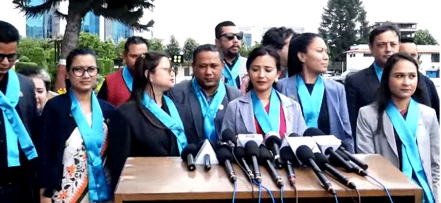 रास्वपाका सांसदहरूले जथाभाबी ड्रेस लगाएर संसद् भवन प्रवेश गरेको भन्दै सत्तारुढ दल नेपाली काँग्रेसले सभामुखलाई  कारबाही गर्न ध्यानाकर्षण गराए 