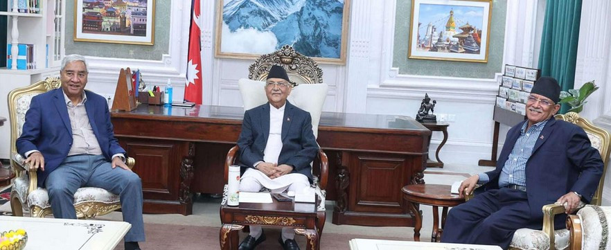 तीन दलका शीर्ष नेताहरूको बैठक आज बस्दै 