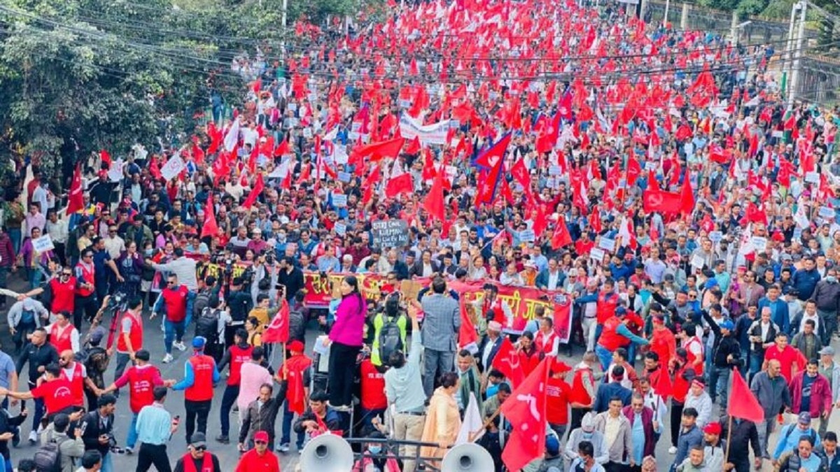 भोली शुक्रबार माओवादी केन्द्रसहित १२ वटा राजनीतिक घटकहरू जनप्रदर्शन हुदै