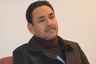 राप्रपा अध्यक्ष  लिङदेनले उपाध्यक्ष  गिरीलाई उपाध्यक्ष र केन्द्रीय सदस्यको जिम्मेवारीबाट पदमुक्त गरे