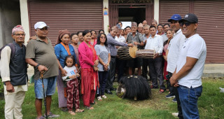 गोरखा ताकुकोट सेवा समाज काठमाडौंद्वारा ताकुकोटको  नेवार गुठीलाई बाद्यबादन सामग्री हस्तान्तरण
