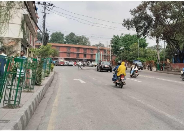 शुक्रबार बिहानै देखि सडकमा चहलपहल बढ्न सुरु 