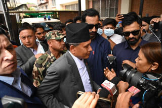 शपथ लगत्तै ऊर्जा मन्त्री घिसिङ घाइते भेटना टिचिङ अस्पताल पुगे