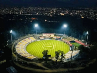 कीर्तिपुरमा निर्माणाधीन क्रिकेट मैदानमा  ६ वटै फ्लडलाइट टावर तयारी