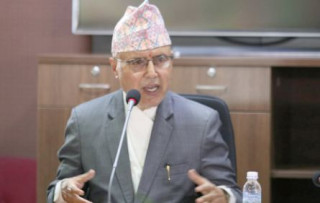 सर्वोच्चमा भएको क्षतिको आकलन लगायतका विषयमा बुझ्न  अर्थमन्त्री खनाल सर्वोच्च अदालत पुगे 