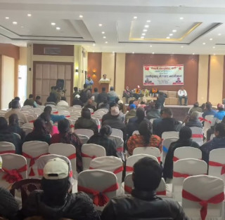 गोरखा उम्मेदवार न्यौपाने र अधिकारी गोरखा–काठमाडौँ हुँदै  चितवनसम्म मतदाता भेटघाटमा