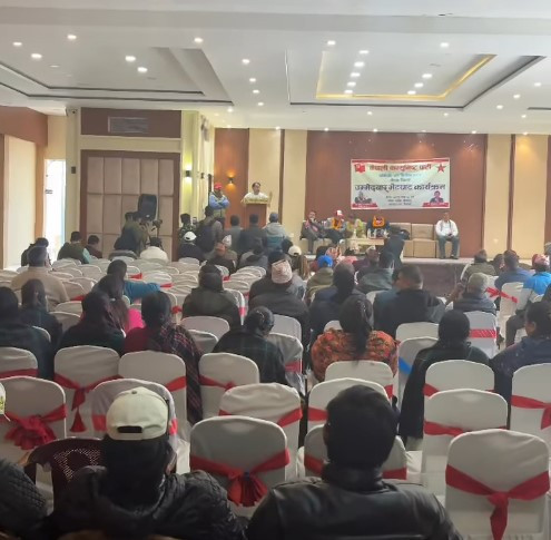 गोरखा उम्मेदवार न्यौपाने र अधिकारी गोरखा–काठमाडौँ हुँदै  चितवनसम्म मतदाता भेटघाटमा