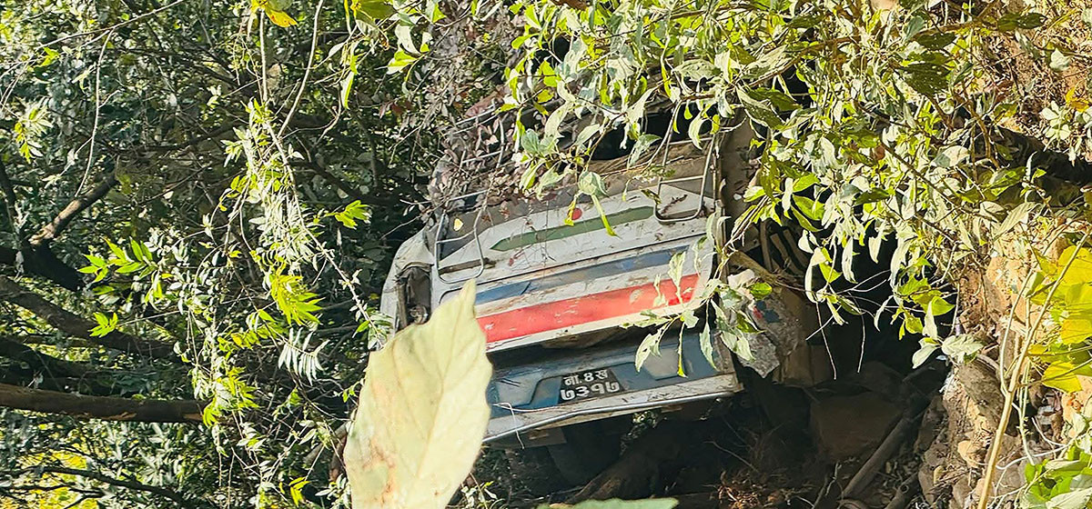 निर्वाचनमा खटिएको सेना लिएर जाँदै गरेको  बस दुर्घटना