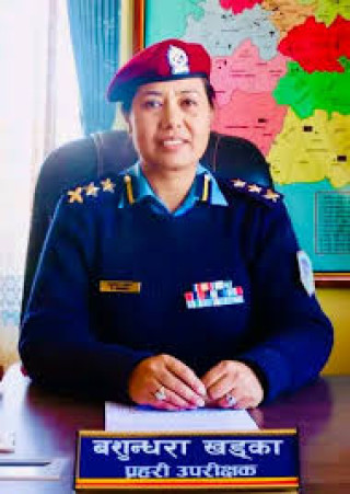 ओली–बालेन प्रतिष्ठा भिडन्तबीच झापा शान्त राख्ने ‘आइरन लेडी’ एसपी बसुन्धरा खड्का सम्मानित