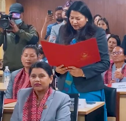 रामकुमारी झाँक्रीले राष्ट्रियसभा सदस्यमा एक्लै शपथ लिइन्