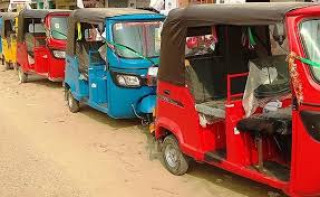 गोरखा बजारमा अटो रिक्सा र म्याजिक गाडी सञ्चालनको तयारी