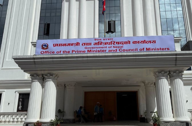 सिंहदरबारभित्र करार कर्मचारी र उपत्यकामा लामो समयदेखि कार्यरत कर्मचारीको विवरण माग