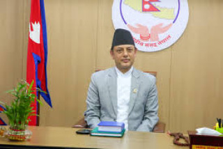 सभामुख डीपी अर्याल सवार कार्केडलाई ट्राफिक कारबाही, लेन क्रस गरेको आरोप