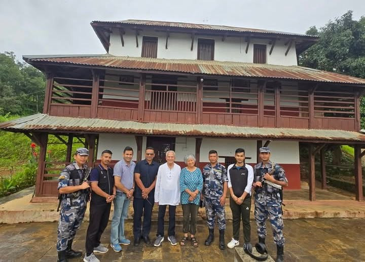 एक महिना गाउँमा बिताएर काठमाडौं फर्किए पूर्वप्रधानमन्त्री भट्टराई