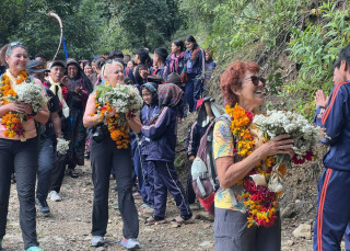 लाप्राकमा फ्रान्सेली सहयोगीलाई भव्य स्वागत